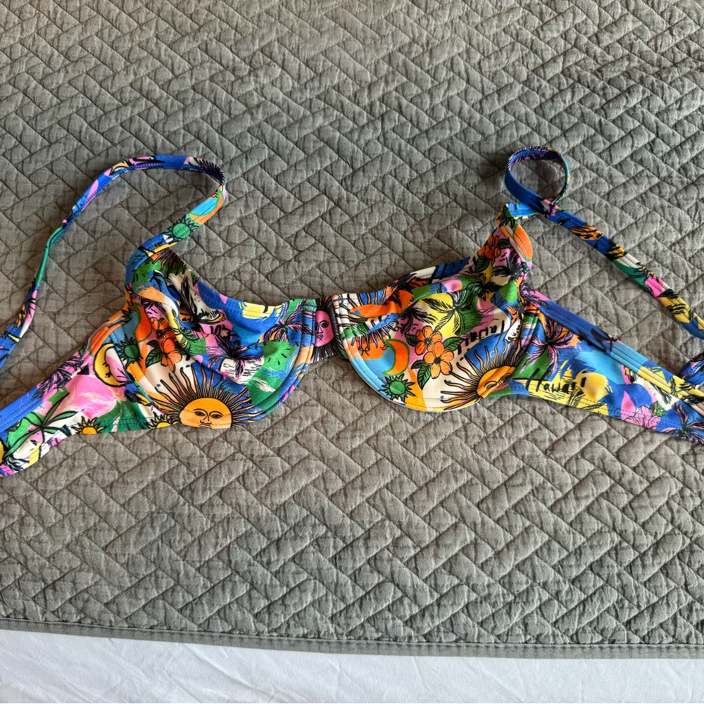 kulani kinis top size small!